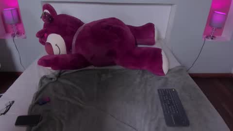  Bella  online show from December 5, 8:21 pm