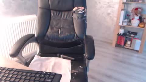      online show from November 28, 9:12 am