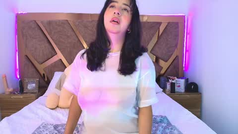 Bella Swwan  online show from April 10, 2:56 pm