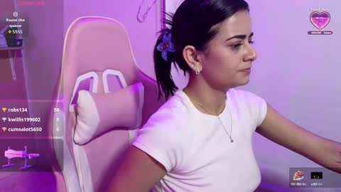 bella_thixx online show from September 13, 2:19 am