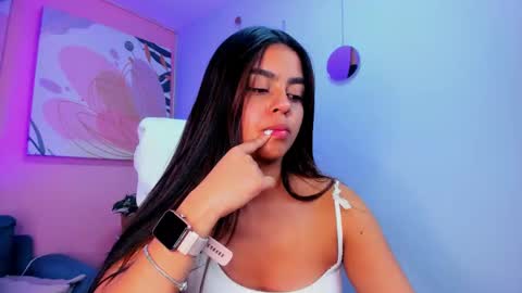 BELLA online show from November 19, 9:15 pm