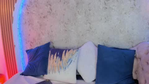 Snapshot of bellaa_swant chatting on September 22, 8:18 pm Cris online show from September 22, 8:18 pm