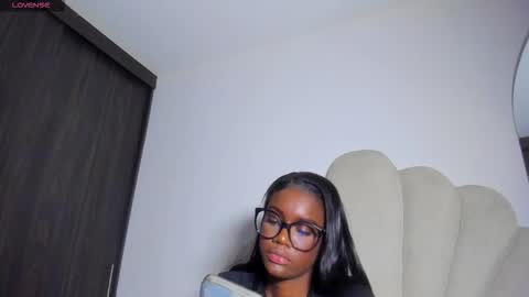 Bella Dajud online show from December 2, 3:30 am