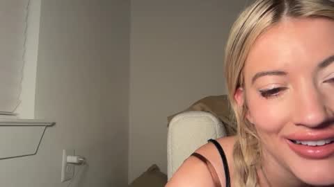 bellaaroseepaigee online show from March 9, 6:50 am