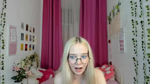 Bella online show from May 1, 3:59 pm