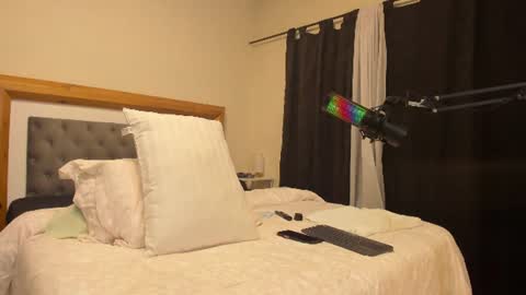 Bellaaa online show from July 1, 1:27 am