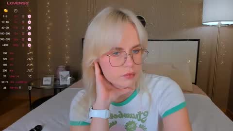 Bella online show from October 6, 1:55 am