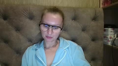 Amelia online show from October 15, 4:31 pm