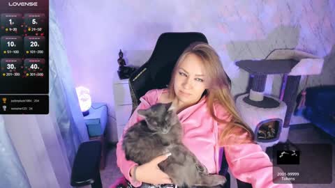 Snapshot of bellezza_ chatting on December 17, 4:22 pm Your Annabelle Wolf online show from December 17, 4:22 pm
