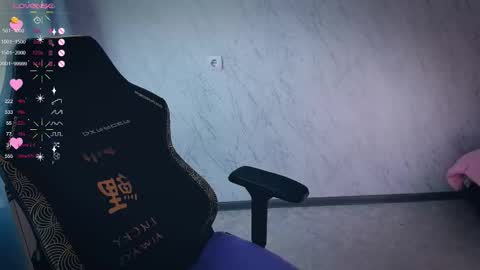 Snapshot of bellezza_ chatting on September 29, 10:42 am Your Annabelle Wolf online show from September 29, 10:42 am