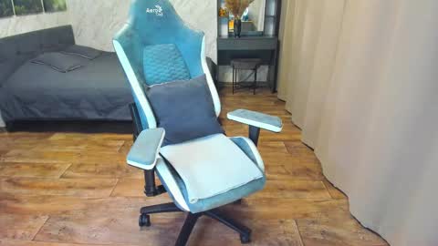 Im Lola online show from February 21, 1:33 pm