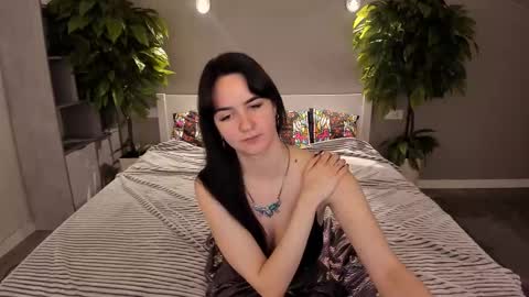 Violette online show from November 29, 9:30 pm