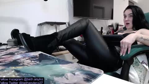 bethanylenz2 online show from October 29, 3:04 pm