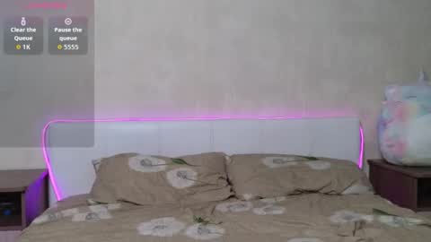 Snapshot of betty_blame chatting on October 28, 9:26 am Betty and Oscar online show from October 28, 9:26 am