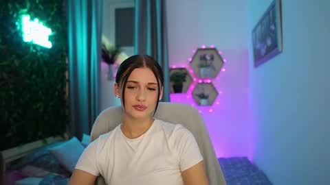 Snapshot of betty_greyy chatting on September 18, 6:39 pm Betty Grey online show from September 18, 6:39 pm