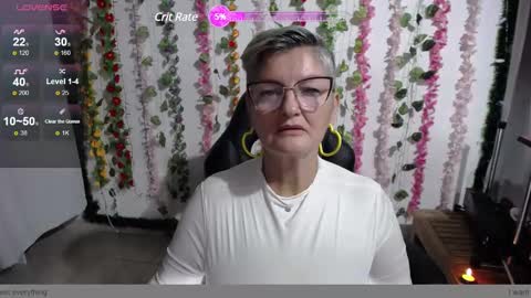 Snapshot of bety_cum3 chatting on December 4, 12:47 pm bibiana online show from December 4, 12:47 pm