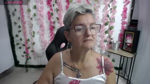 Snapshot of bety_cum3 chatting on February 18, 8:27 am bibiana online show from February 18, 8:27 am