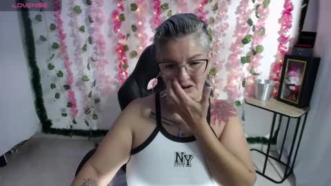 Snapshot of bety_cum3 chatting on February 16, 4:32 pm bibiana online show from February 16, 4:32 pm