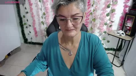 Snapshot of bety_cum3 chatting on February 23, 9:06 am bibiana online show from February 23, 9:06 am