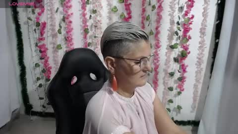 Snapshot of bety_cum3 chatting on February 7, 11:01 am bibiana online show from February 7, 11:01 am