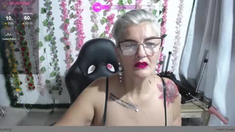 Snapshot of bety_cum3 chatting on January 4, 9:32 am bibiana online show from January 4, 9:32 am