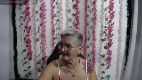 Snapshot of bety_cum3 chatting on February 8, 11:57 pm bibiana online show from February 8, 11:57 pm
