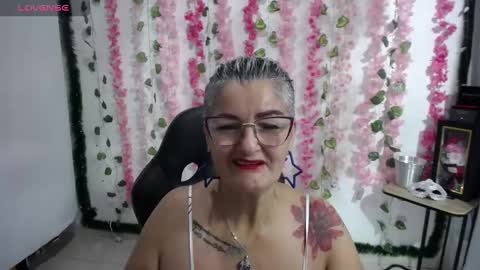 Snapshot of bety_cum3 chatting on February 20, 9:11 am bibiana online show from February 20, 9:11 am