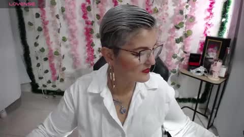 Snapshot of bety_cum3 chatting on March 3, 12:53 pm bibiana online show from March 3, 12:53 pm