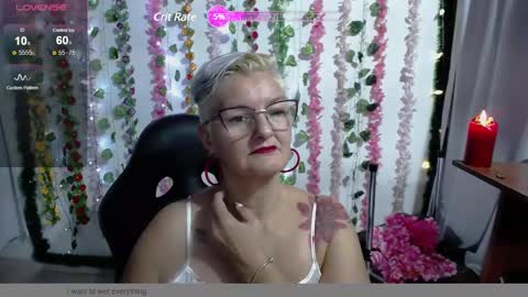 Snapshot of bety_cum3 chatting on December 10, 9:23 am bibiana online show from December 10, 9:23 am