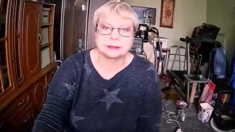 BeverlyQCynia online show from November 19, 12:27 pm