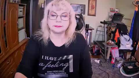 BeverlyQCynia online show from September 19, 12:04 pm