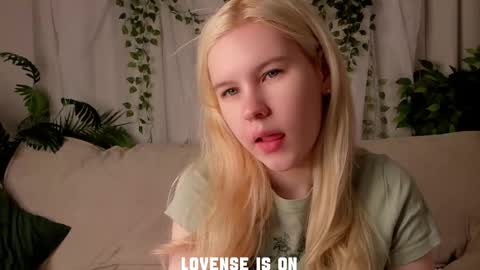 Eliz online show from November 20, 1:39 am