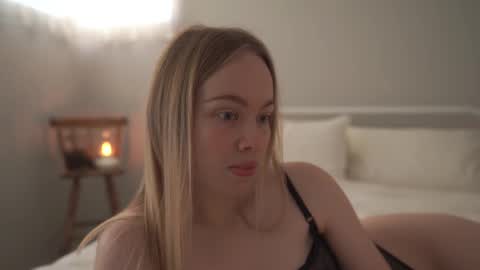 Snapshot of bibi_it_is chatting on February 16, 2:22 am Bibi online show from February 16, 2:22 am