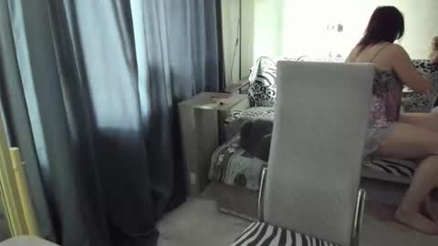 mom online show from April 3, 12:30 am