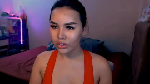 Mia online show from December 22, 12:27 pm