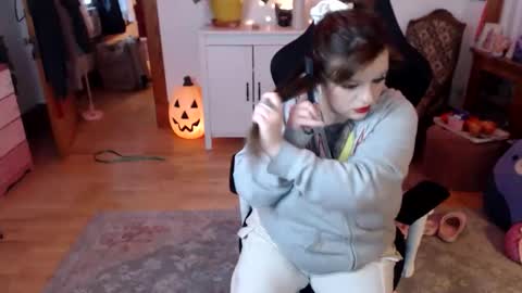 Morgan Lafeuille online show from October 31, 7:18 pm