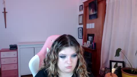 Snapshot of bigtiddygoddess chatting on December 7, 8:49 pm Morgan Lafeuille online show from December 7, 8:49 pm