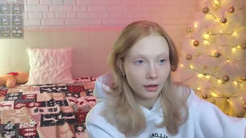 Snapshot of bjliki chatting on December 21, 6:52 am Merlizz  Ana  Emma online show from December 21, 6:52 am