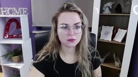 Z O E Y online show from October 27, 5:25 am