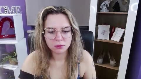 Z O E Y online show from December 23, 5:33 am