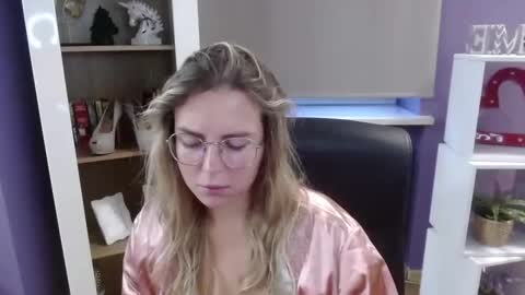 Z O E Y online show from September 26, 5:27 am