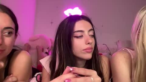 blaire  online show from April 8, 3:30 am