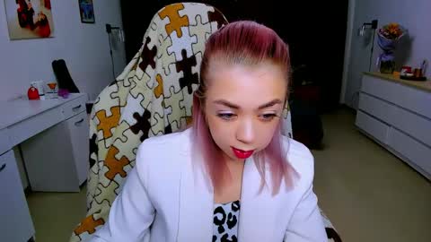 Nicole online show from February 7, 6:35 am