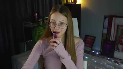  LiLy online show from January 19, 3:19 pm