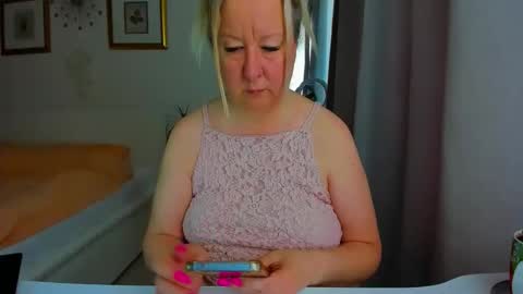 Nicole online show from April 12, 8:28 am