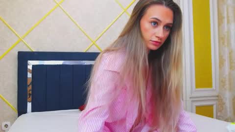 blonde_godess1 online show from February 20, 10:54 pm