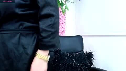 blonde_squirt_ online show from January 15, 10:24 pm