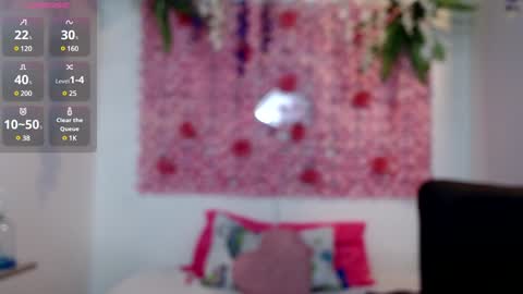 blonde_squirt_ online show from January 8, 1:32 am