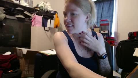 Blondie86angel online show from December 16, 3:11 pm