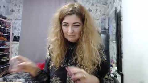 Snapshot of blondmilfs chatting on January 15, 1:20 pm BlondMILfs online show from January 15, 1:20 pm